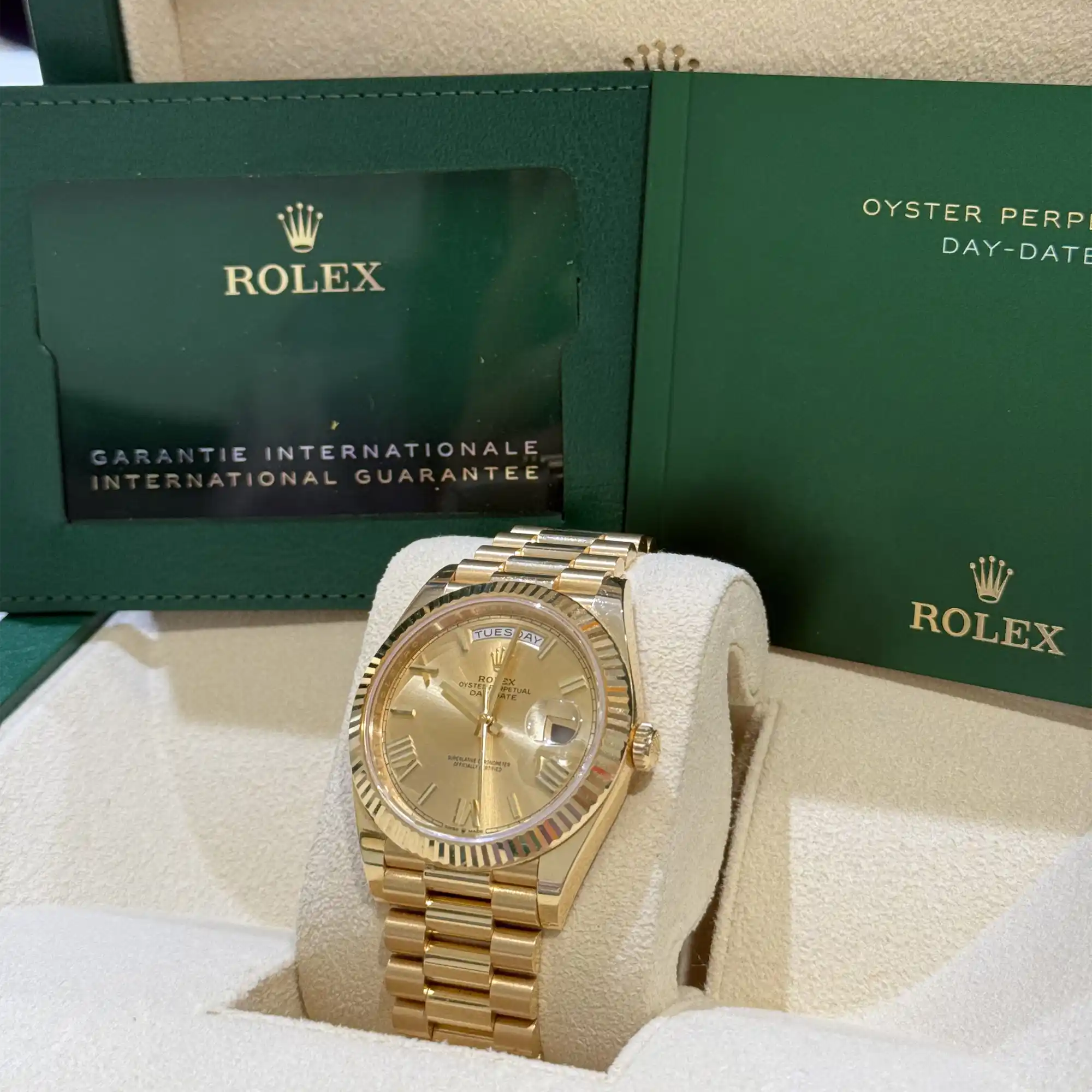 Superclone Rolex Day-Date 40 Yellow Gold Champagne Roman 228238 - Image 2